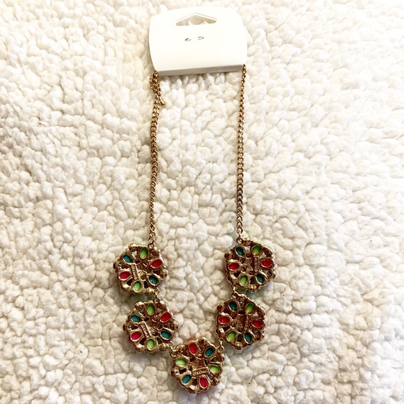 Flower Pendant Necklace - Picture 4 of 6